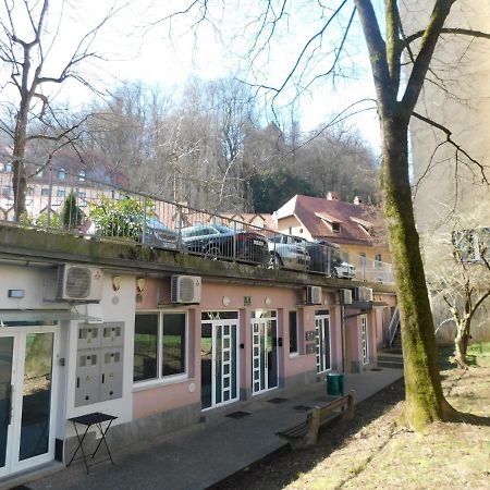 Modern Center Studio Under The Castle V Apartment Ljubljana Luaran gambar